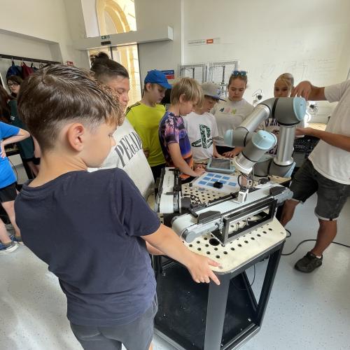 Arbeit mit Universalroboter