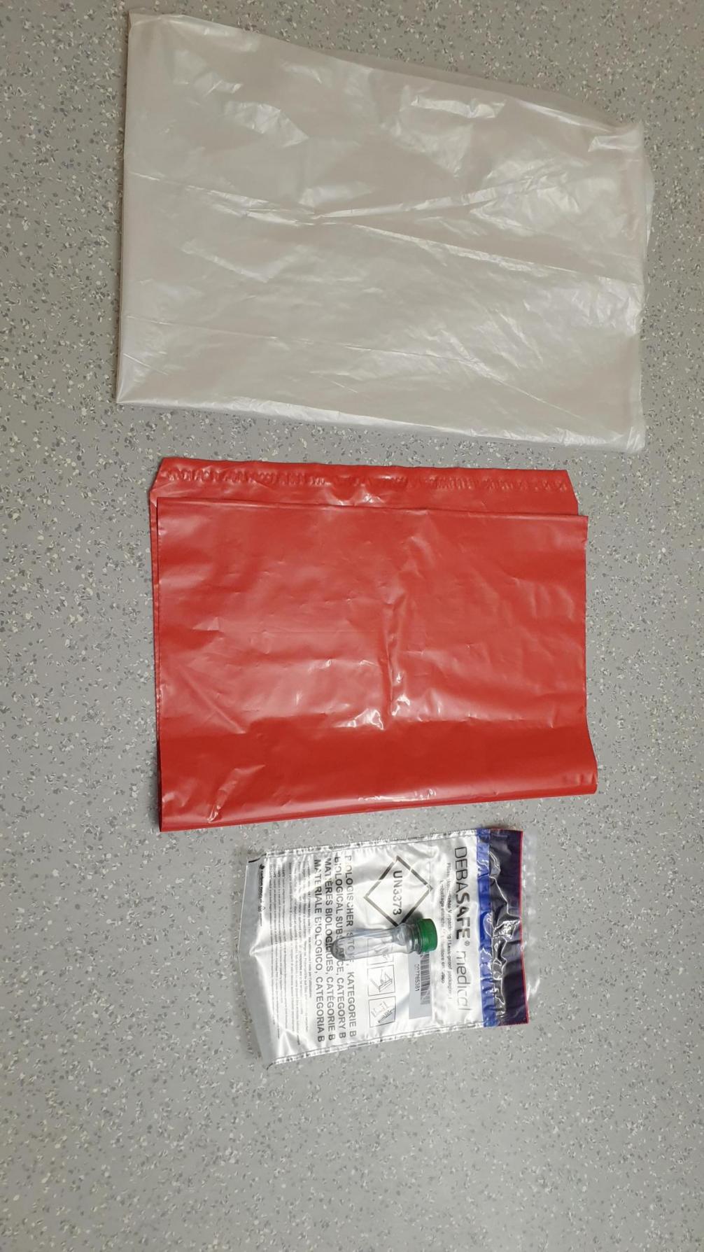 3 Plastiksäcke transparent, rot und mit unleserlicher Aufschrift inkl. PCR Röhrchen